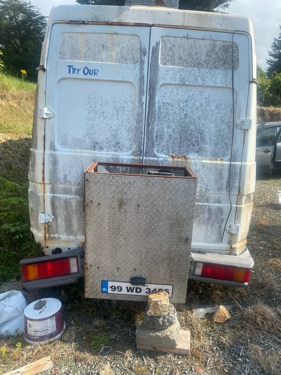 Parts to a old chip van - Image 2