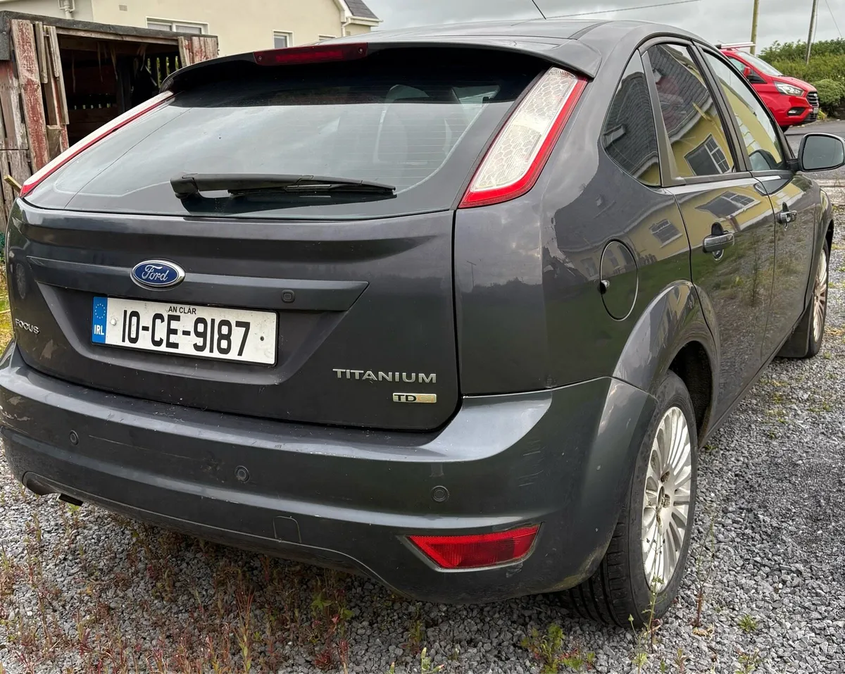 2010 Ford Focus - Image 2