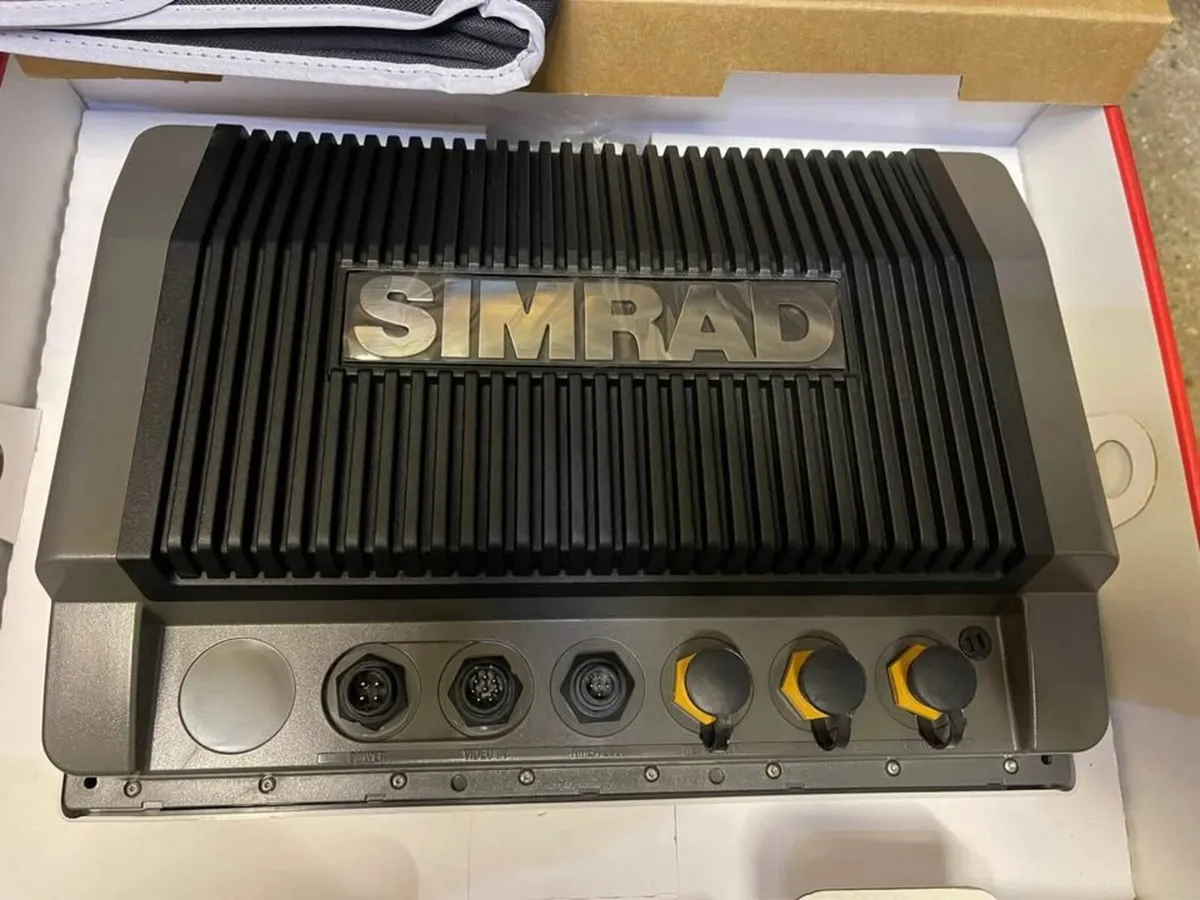 Simrad NSS12 Multifunction Colour GPS Chartplotter - Image 3