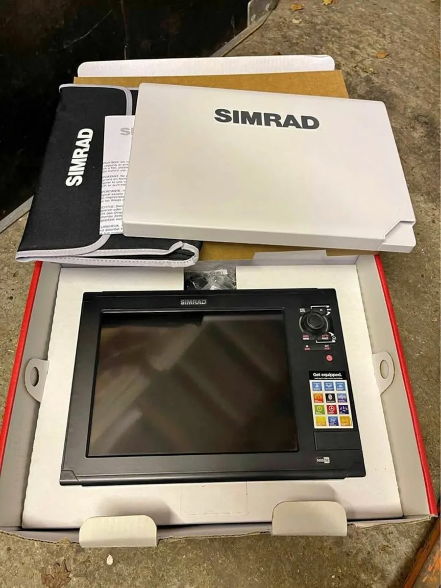 Simrad NSS12 Multifunction Colour GPS Chartplotter - Image 4