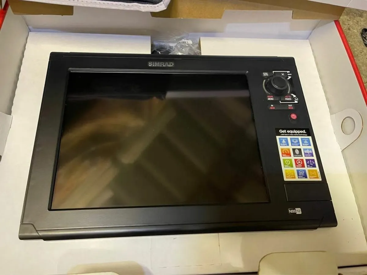 Simrad NSS12 Multifunction Colour GPS Chartplotter - Image 1