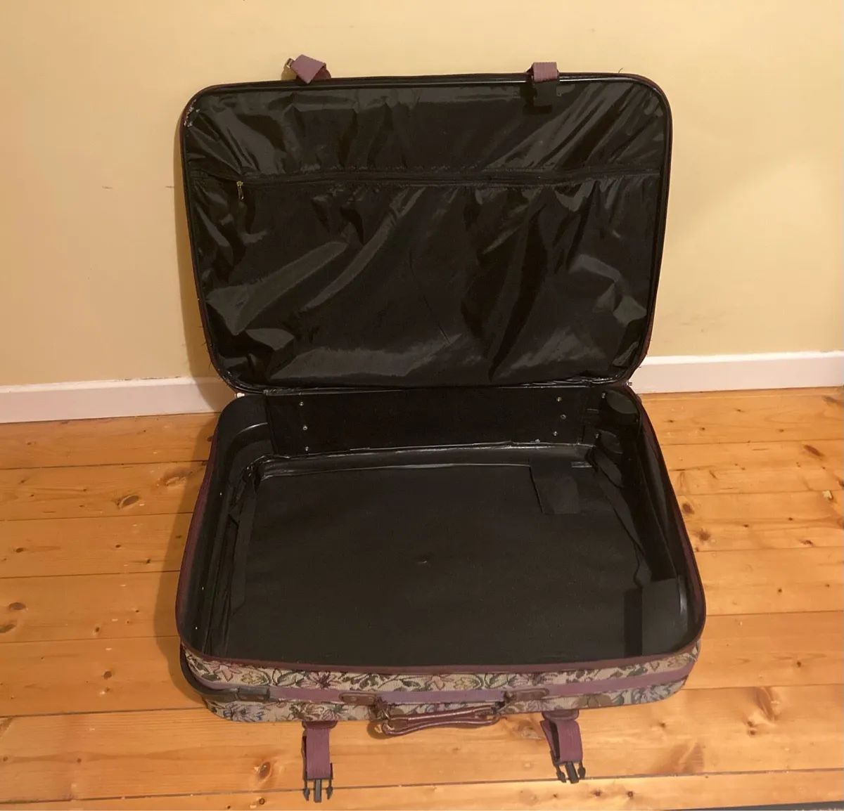 Vintage Floral Tapestry Suitcase - Image 4