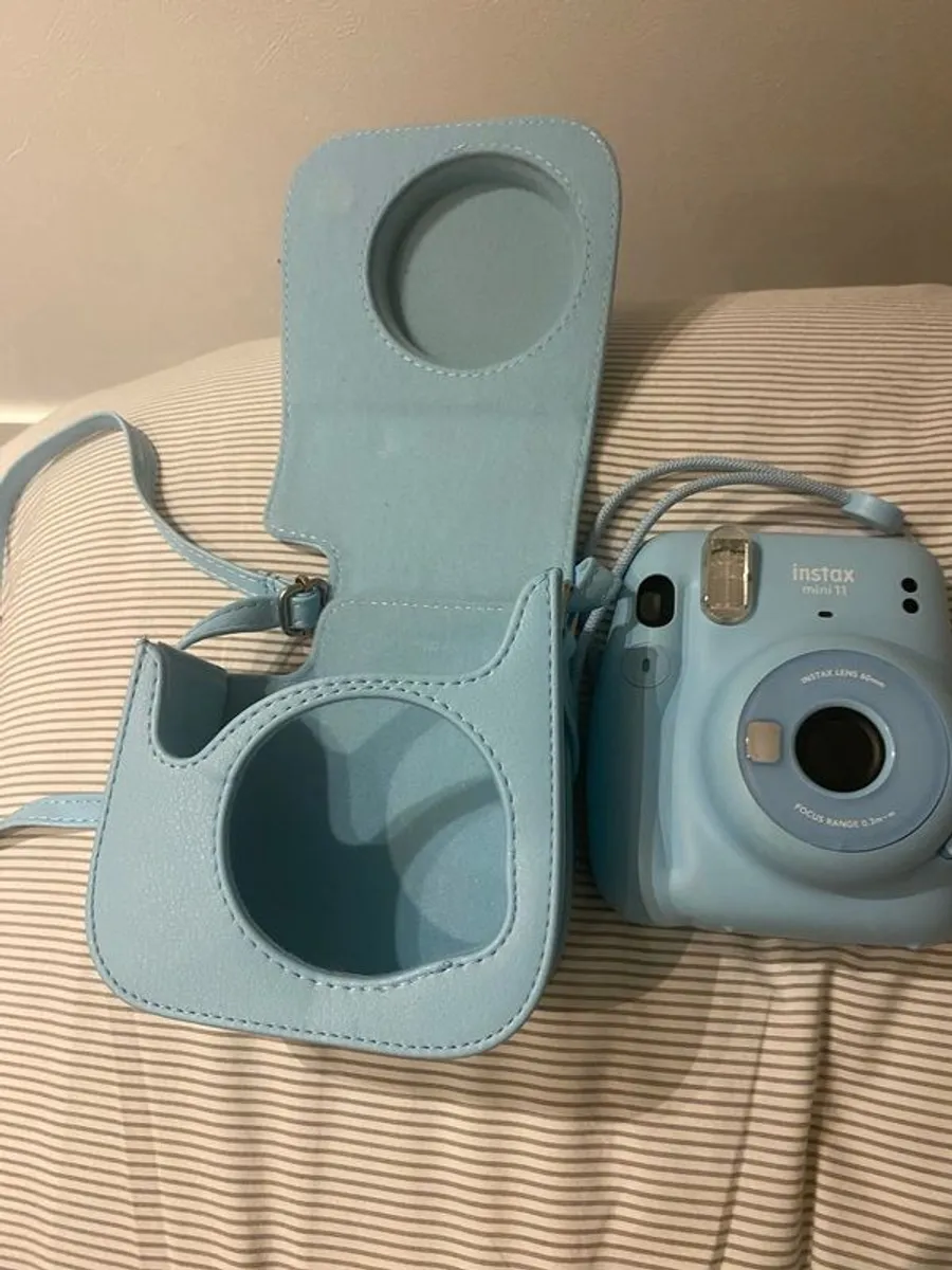 INSTAX camera and holder, excellent condition. - Image 3