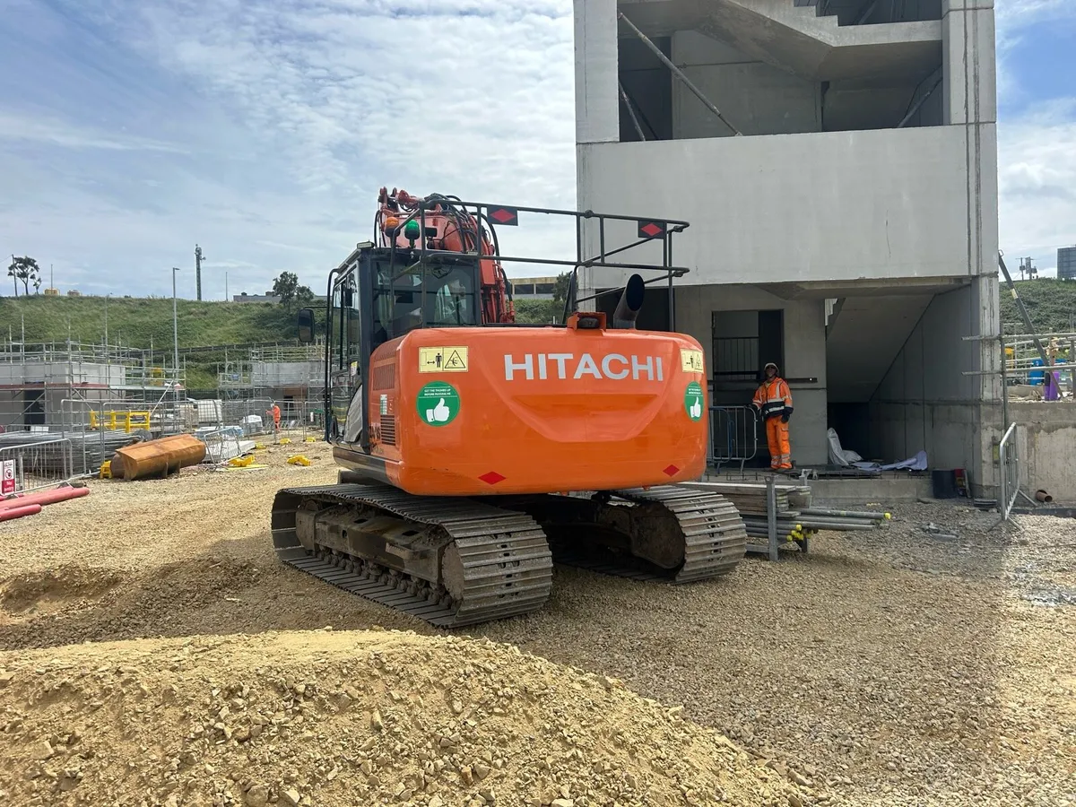 Hitachi 130-5b - Image 3