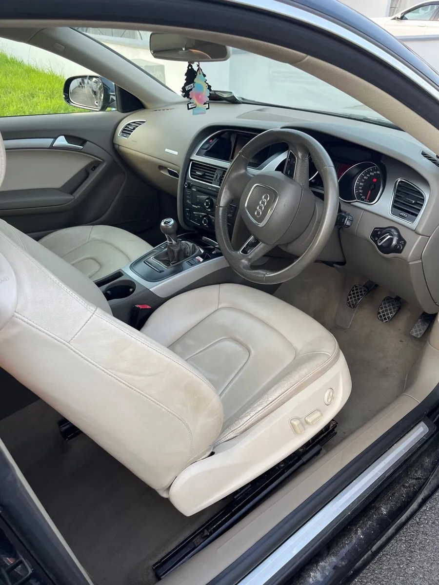 Audi A5 2010 - Image 2