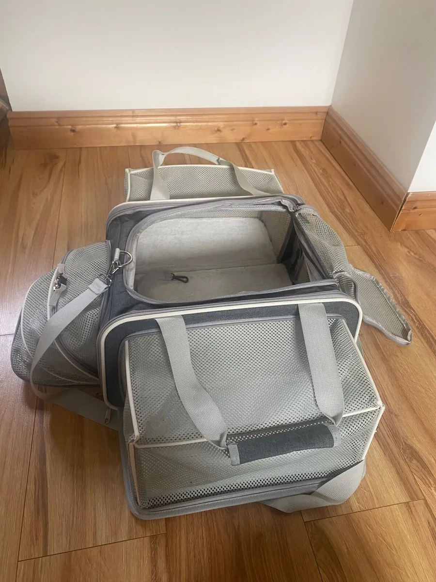 Pet carrier - open to offers - Image 4