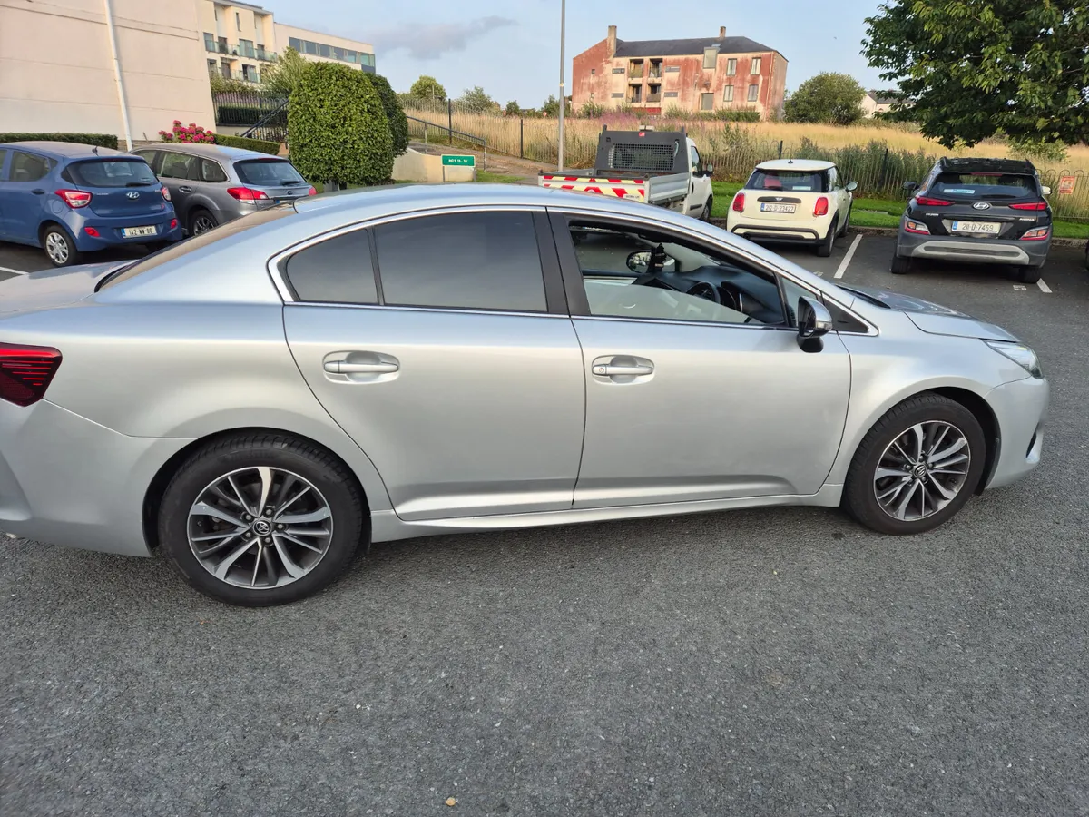 Toyota Avensis 2.0 Sol Diesel. Full Toyota History - Image 3