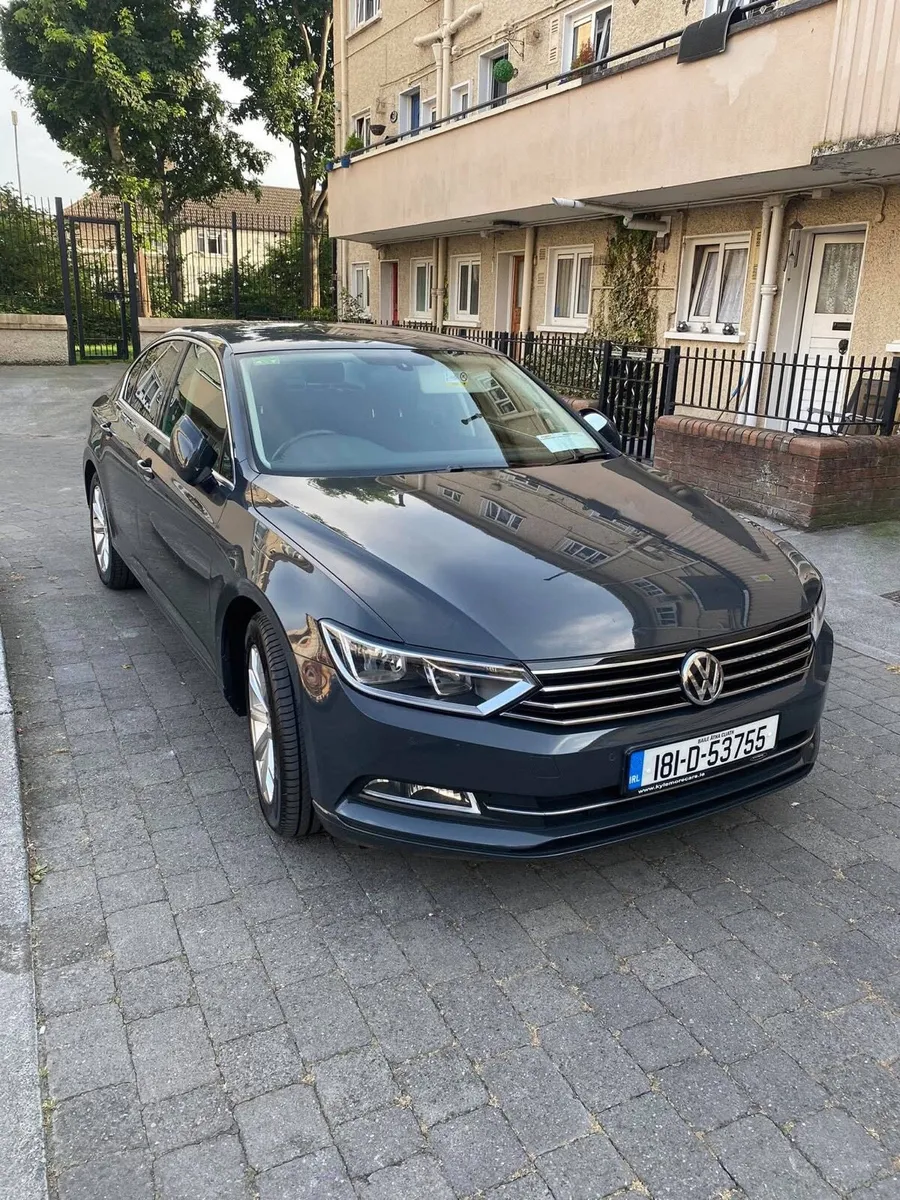 181 Volkswagen Passat - Image 2