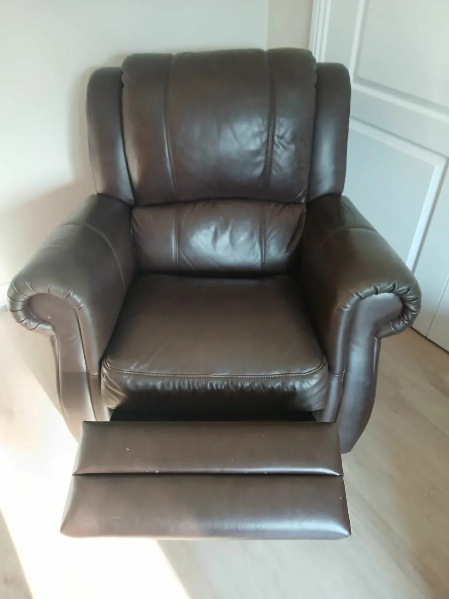 Leather recliner - Image 2
