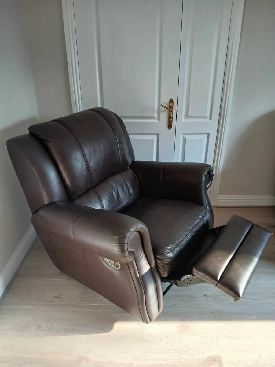 Leather recliner - Image 3