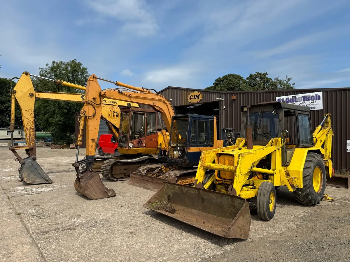 Diggers Excavators Loaders - Image 1