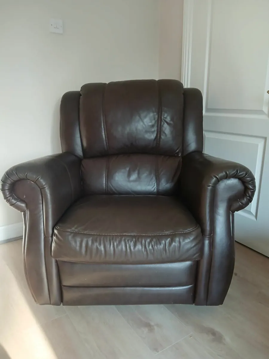 Leather recliner - Image 4