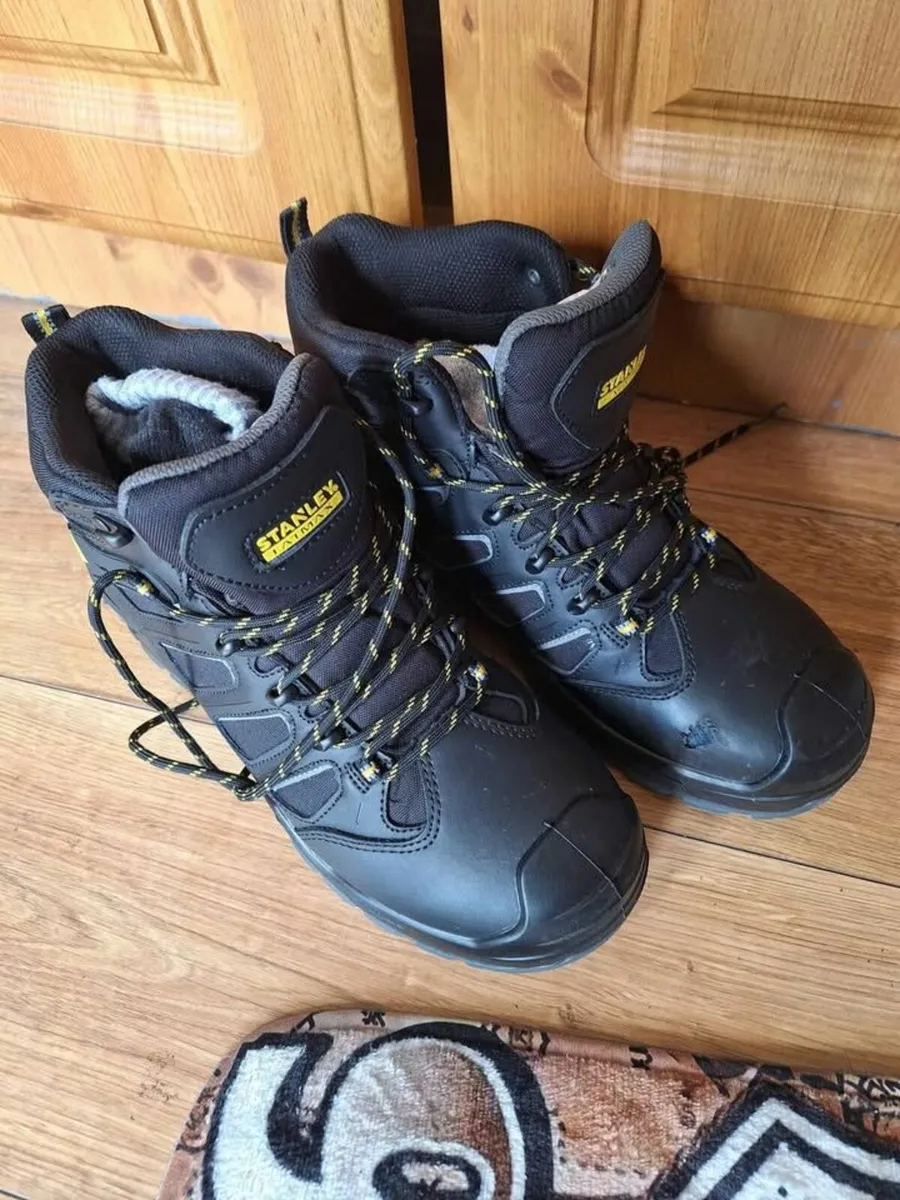Stanley safety boots with steel toe cap - Image 4