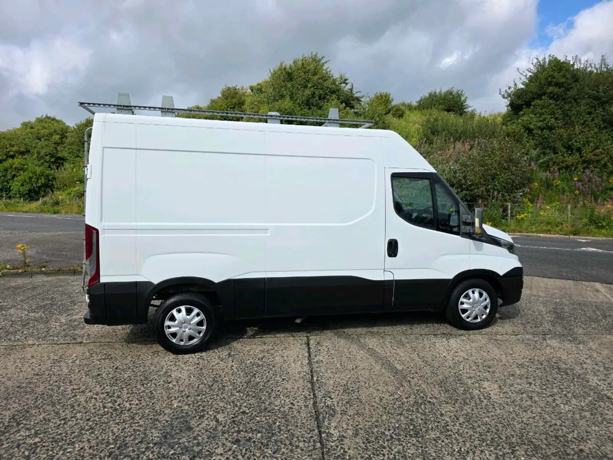 2015 iveco daily platinum 35S13 mwb highroof - Image 4
