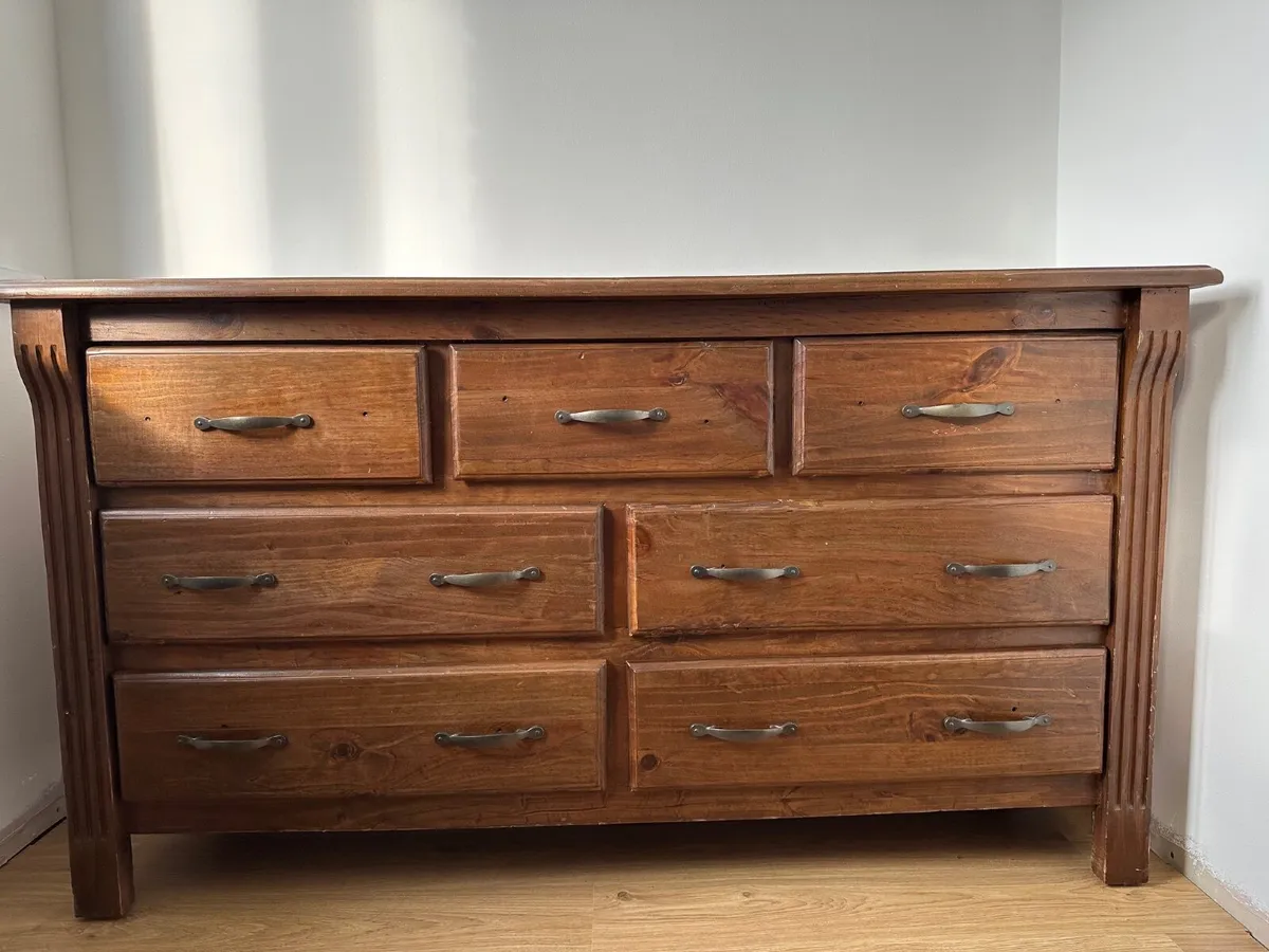 Chest of drawers