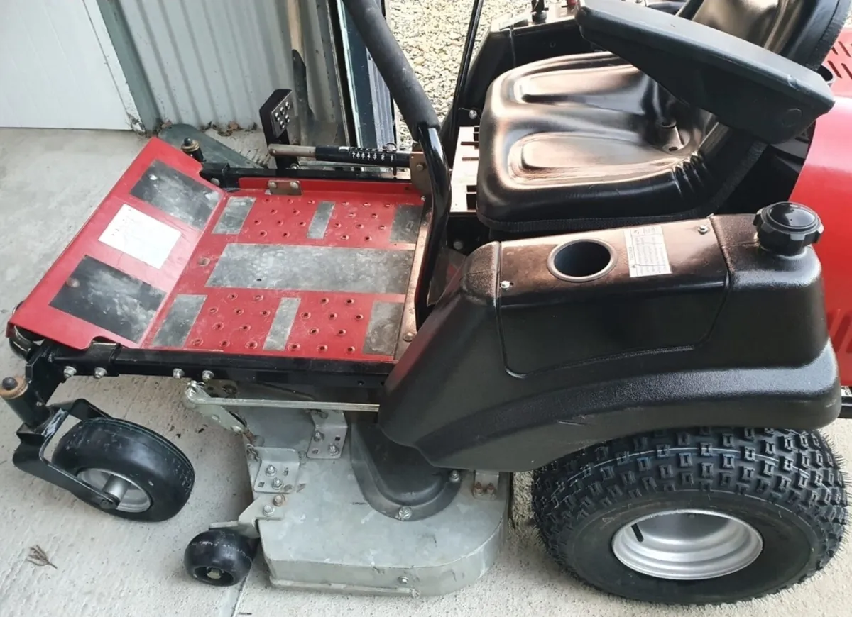 Zero turn lawnmower - Image 1