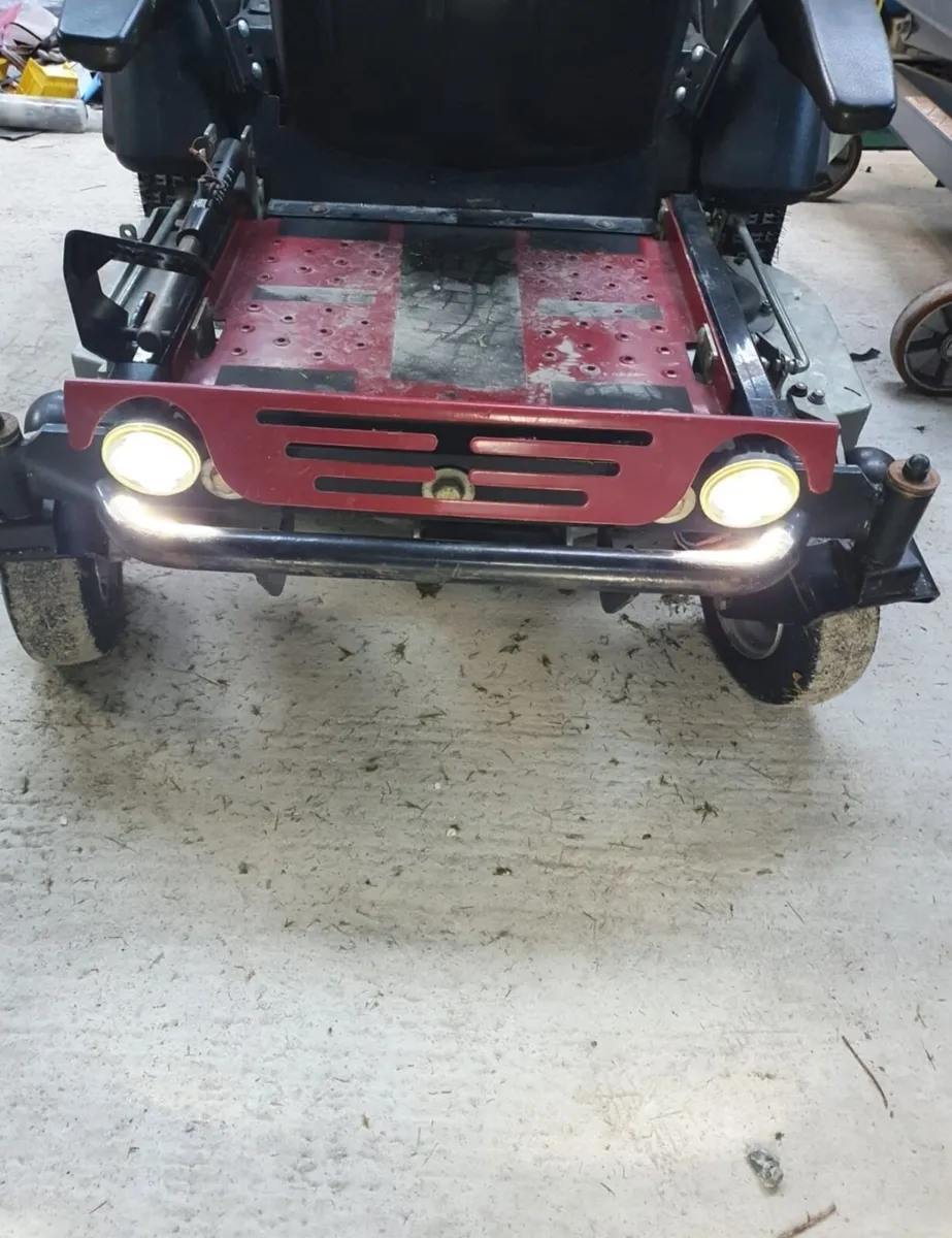 Zero turn lawnmower - Image 2