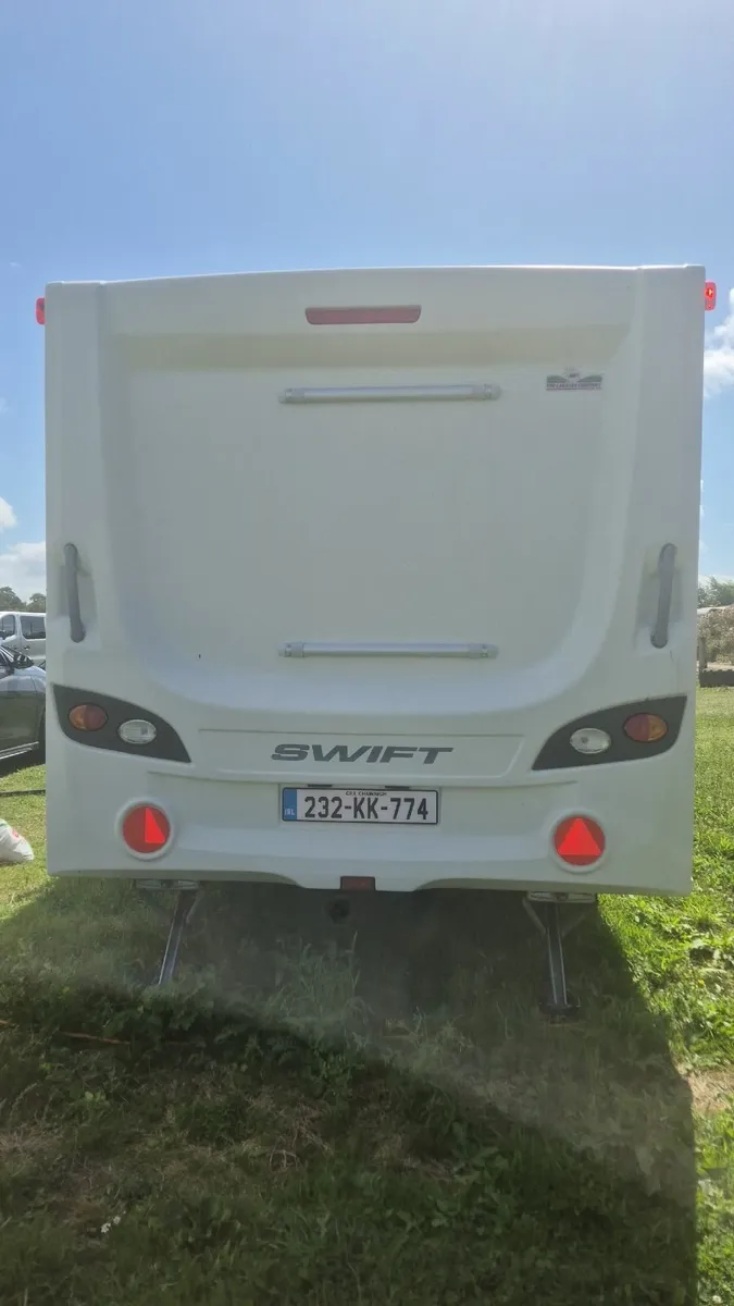 Caravan - Image 1