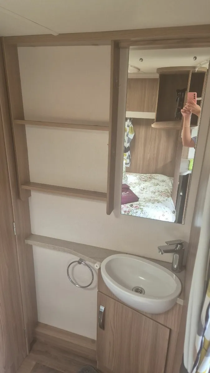 Caravan - Image 2