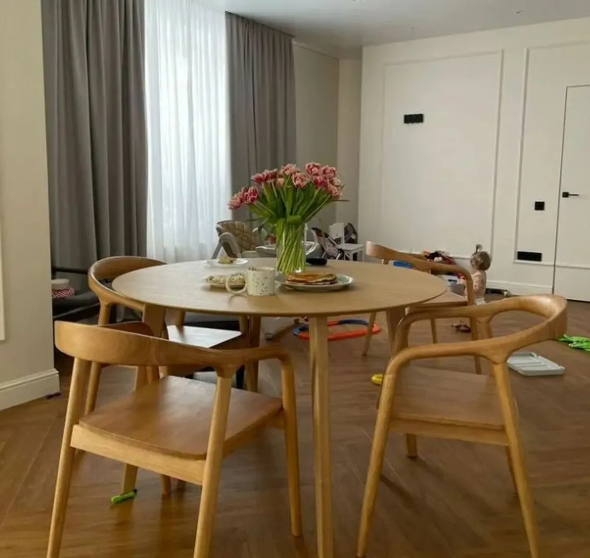 Kitchen table - Image 1