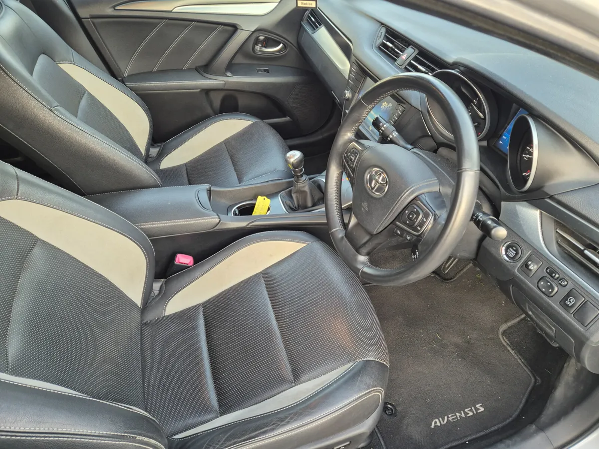 Toyota Avensis 2.0 Sol Diesel. Full Toyota History - Image 4