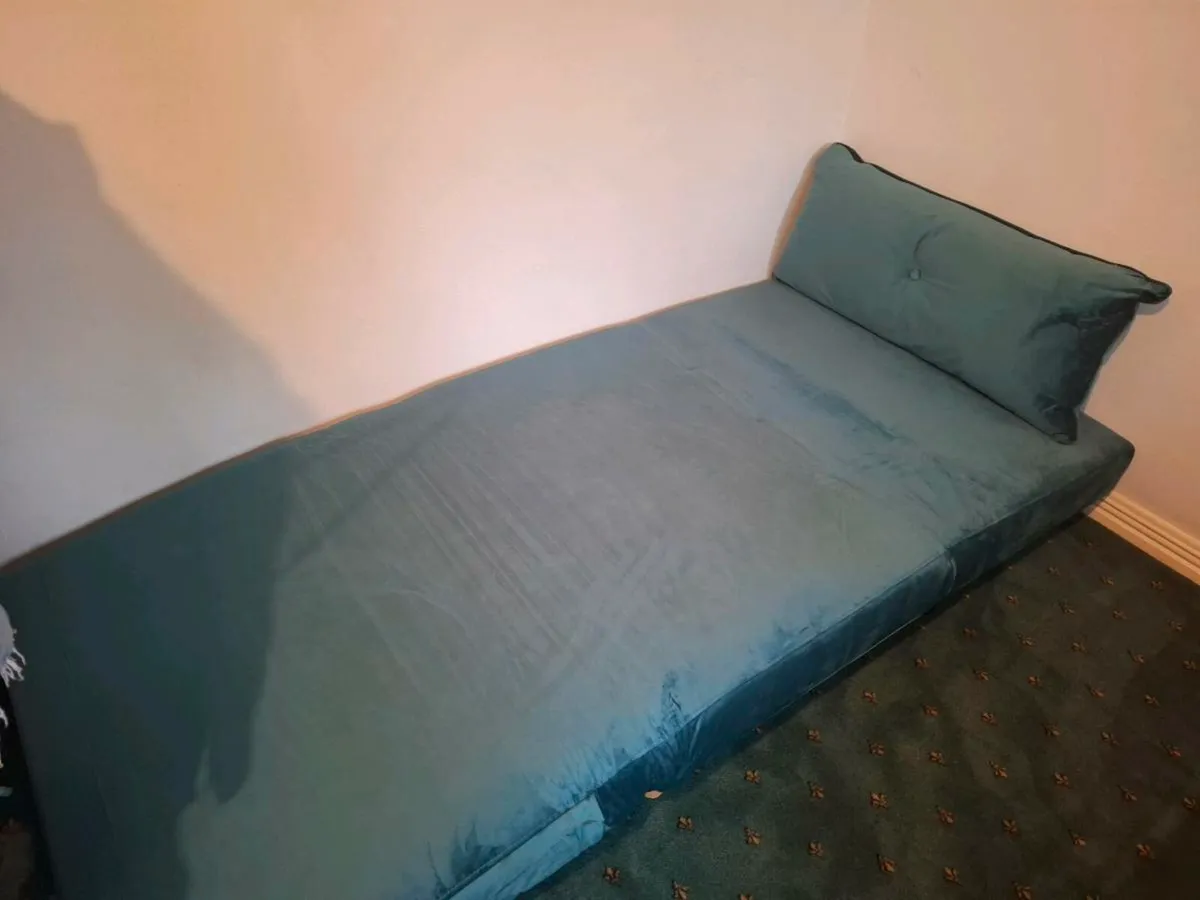 Fold up single bed / chair - Image 2
