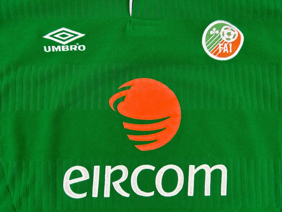 Genuine Vintage 1999 Umbro Ireland Home Jersey XL - Image 4