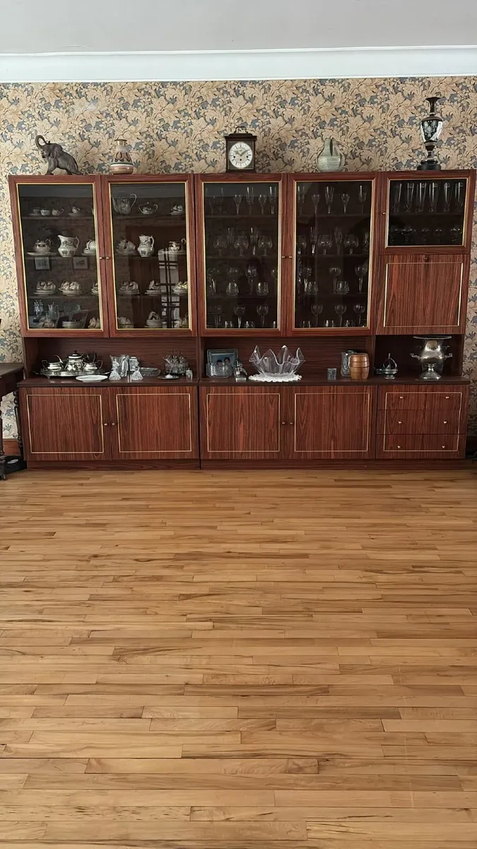 Large display cabinet - Image 1