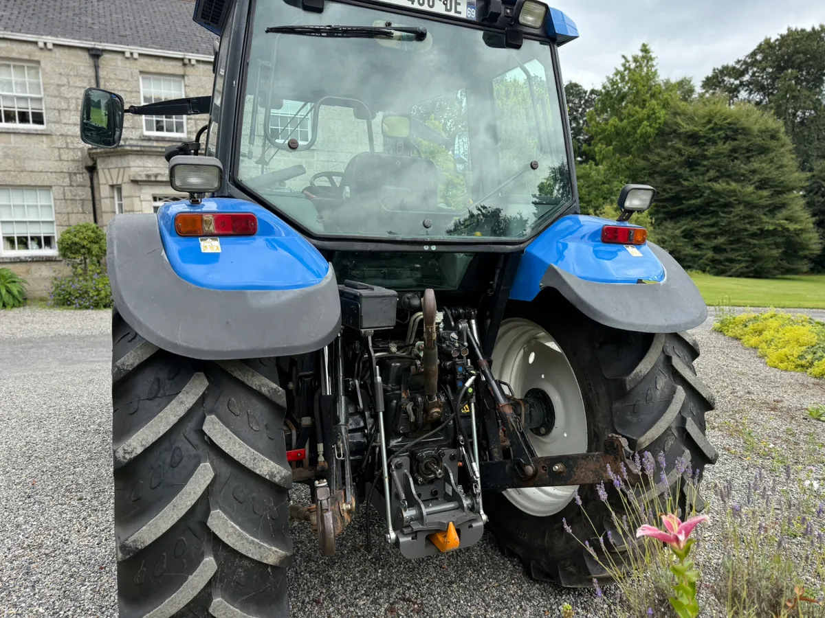2002 New Holland TS115 Black Chassis €29950 Plus - Image 3