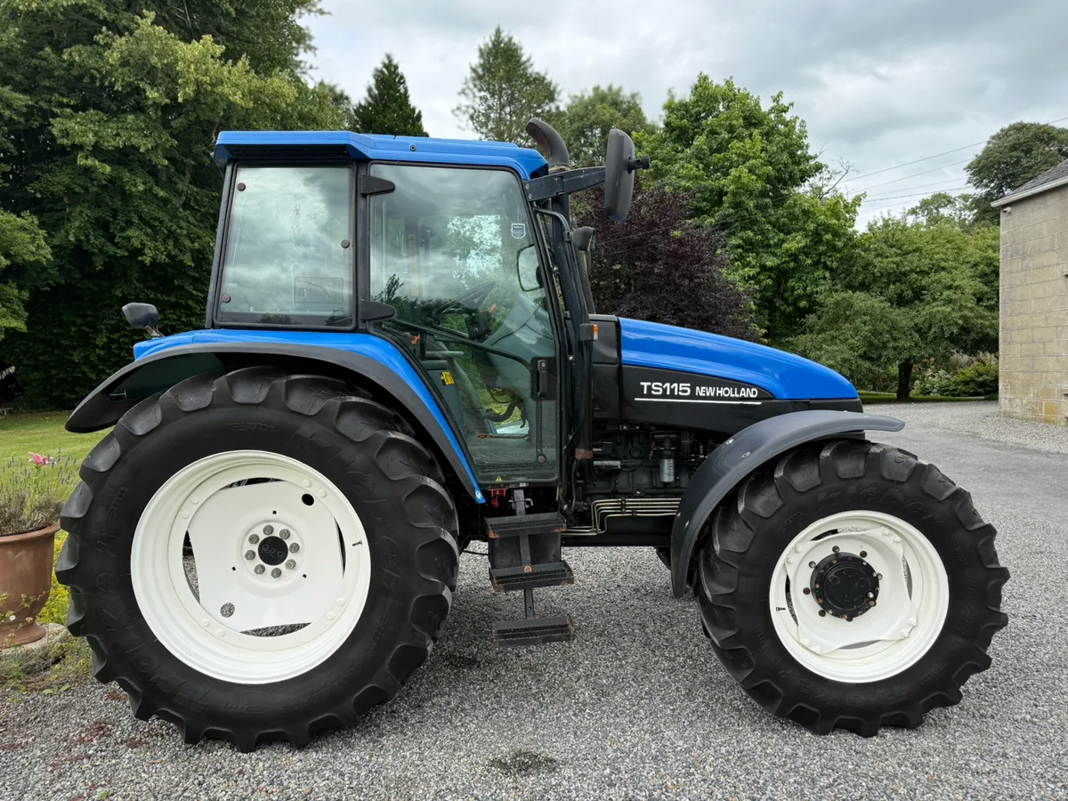 2002 New Holland TS115 Black Chassis €29950 Plus - Image 4