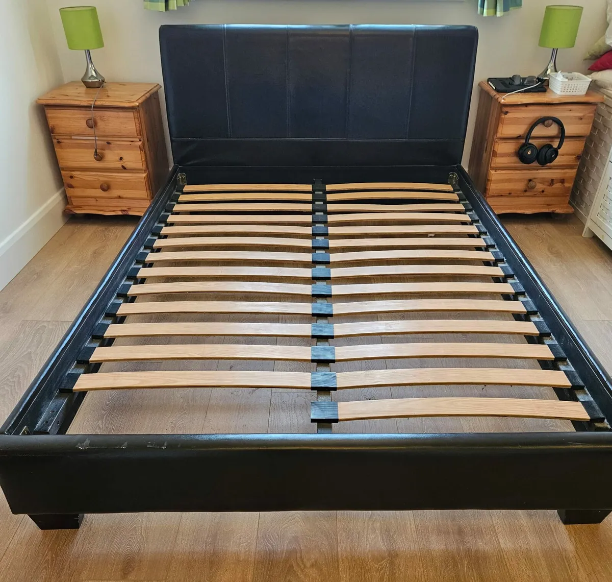Bed frame - Image 1