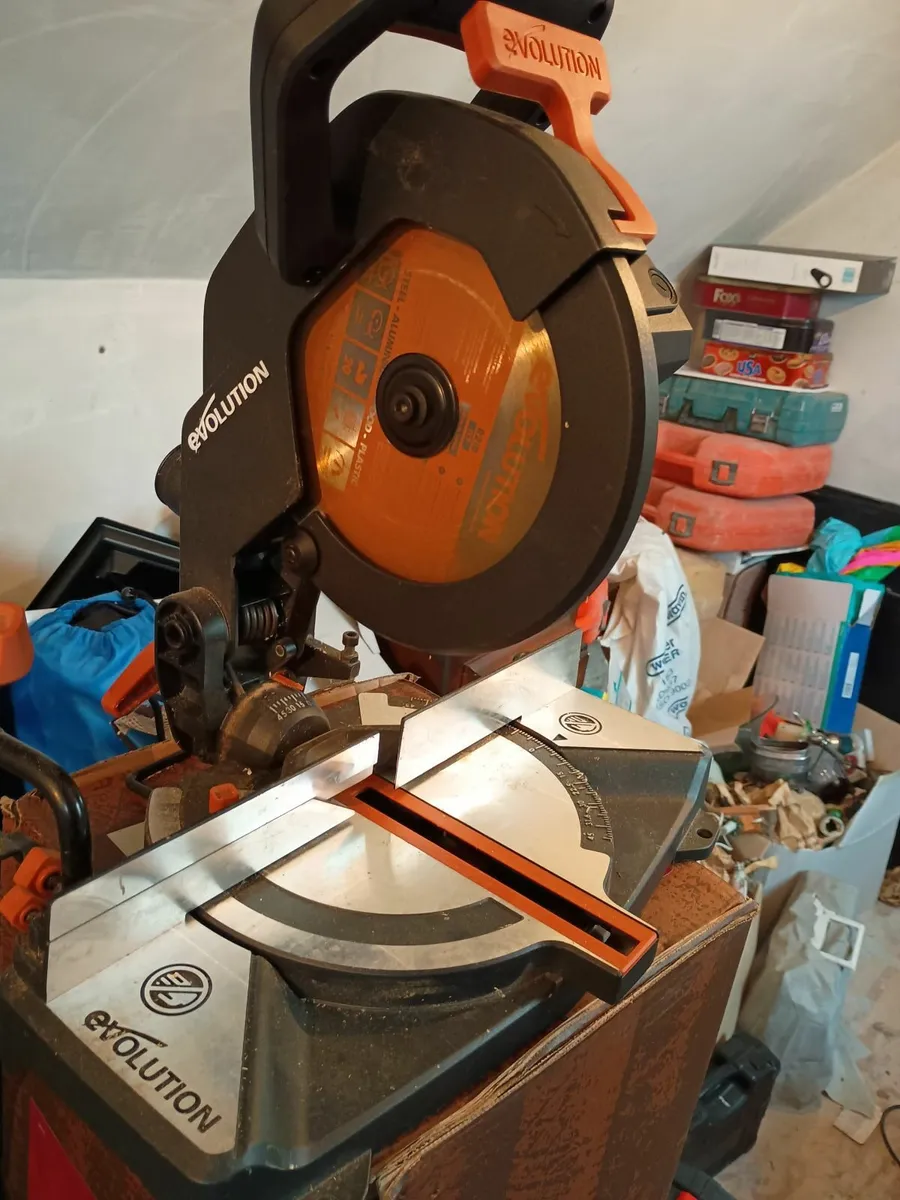 Mitre Saw 220-240V - Evolution R210CMS 210mm - Image 3