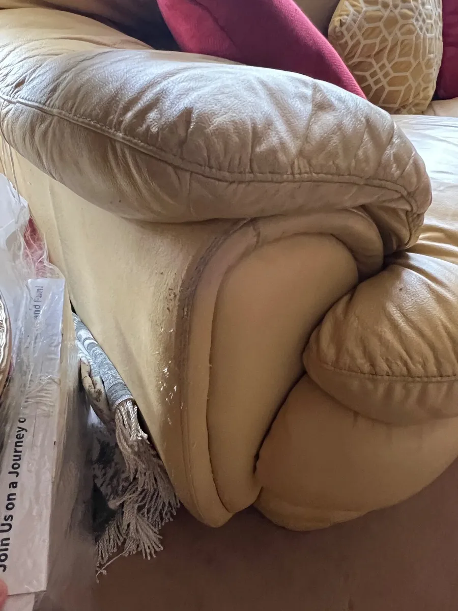 Couches - Image 2