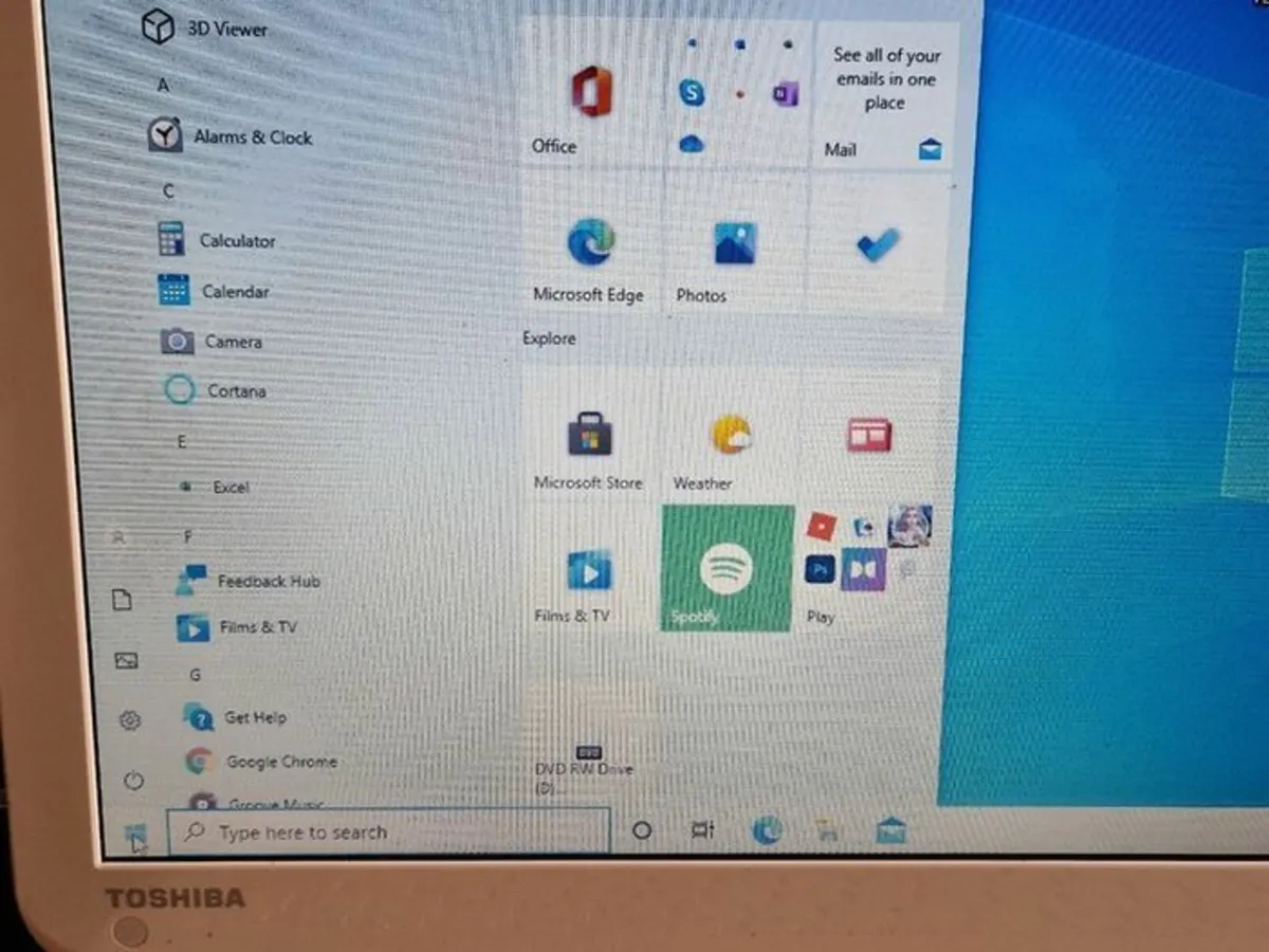 Toshiba Satellite Laptop L50D-B-18Z, 4GB 1TB WHITE - Image 4