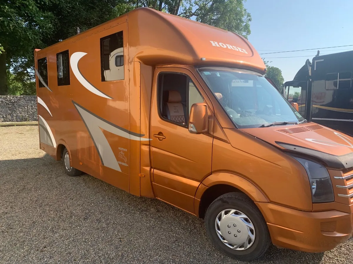 2015 2 Horse Van - Image 1