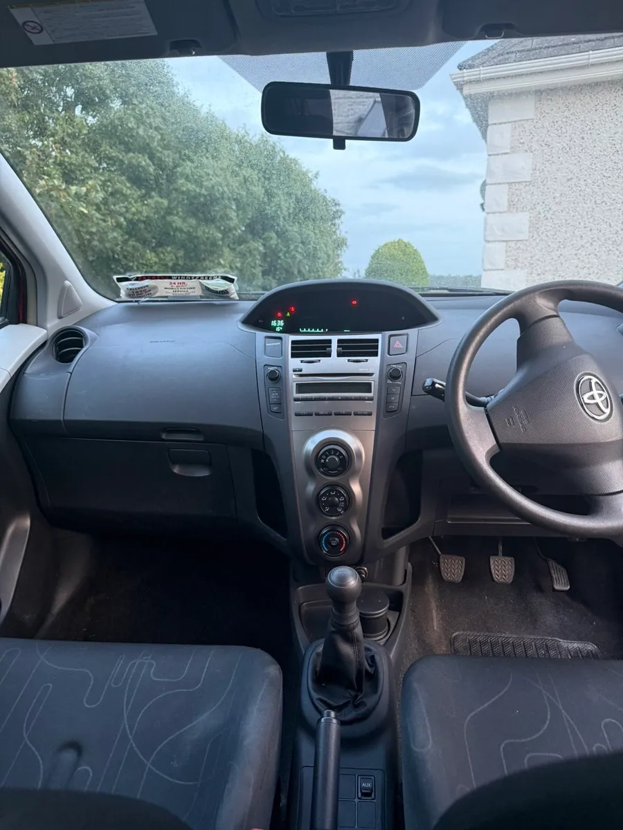 2011 Toyota Yaris - Image 3