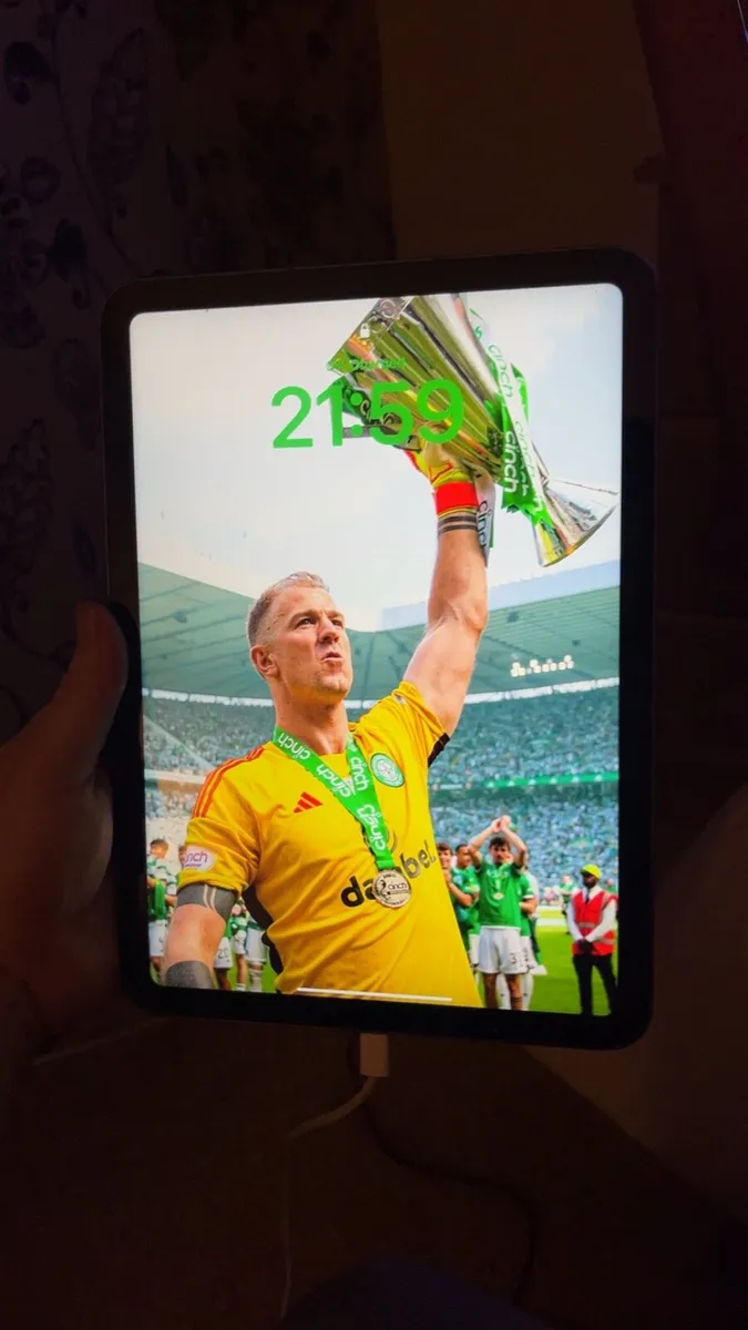 iPad 10th gen WiFi + cellular - Image 1
