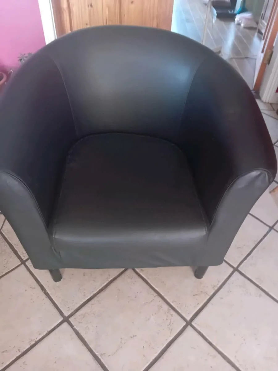 Large leatherette tub chair black - Image 1