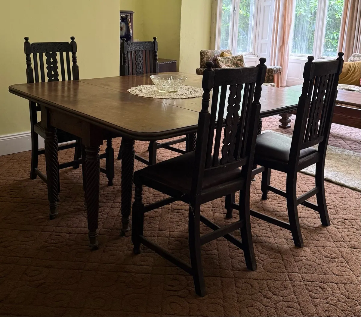 Dining room table and 4 chairs