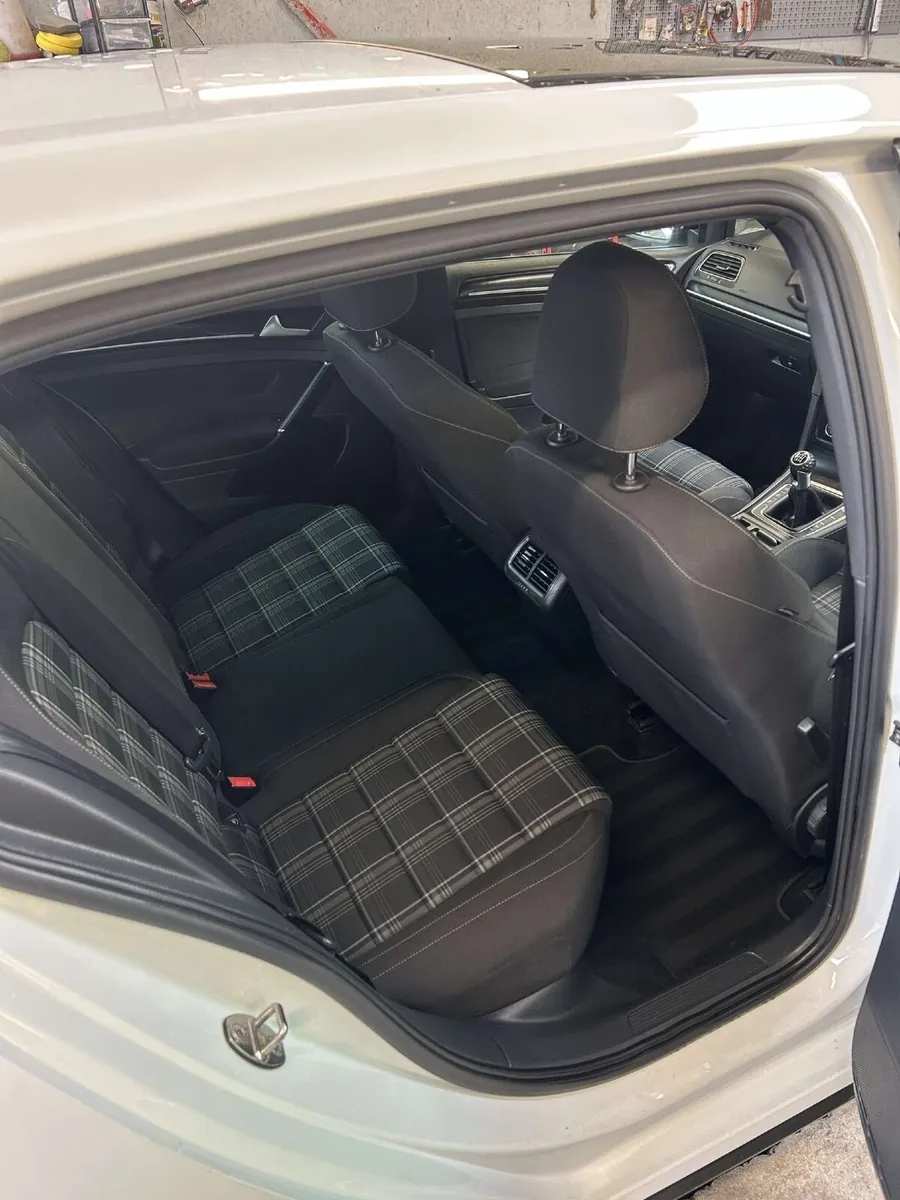 Volkswagen Golf 2016 - Image 2