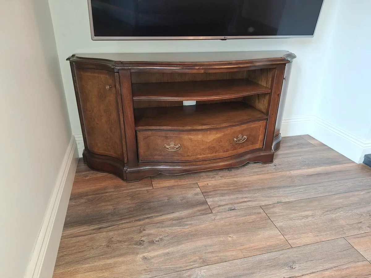 TV cabinet - Image 1