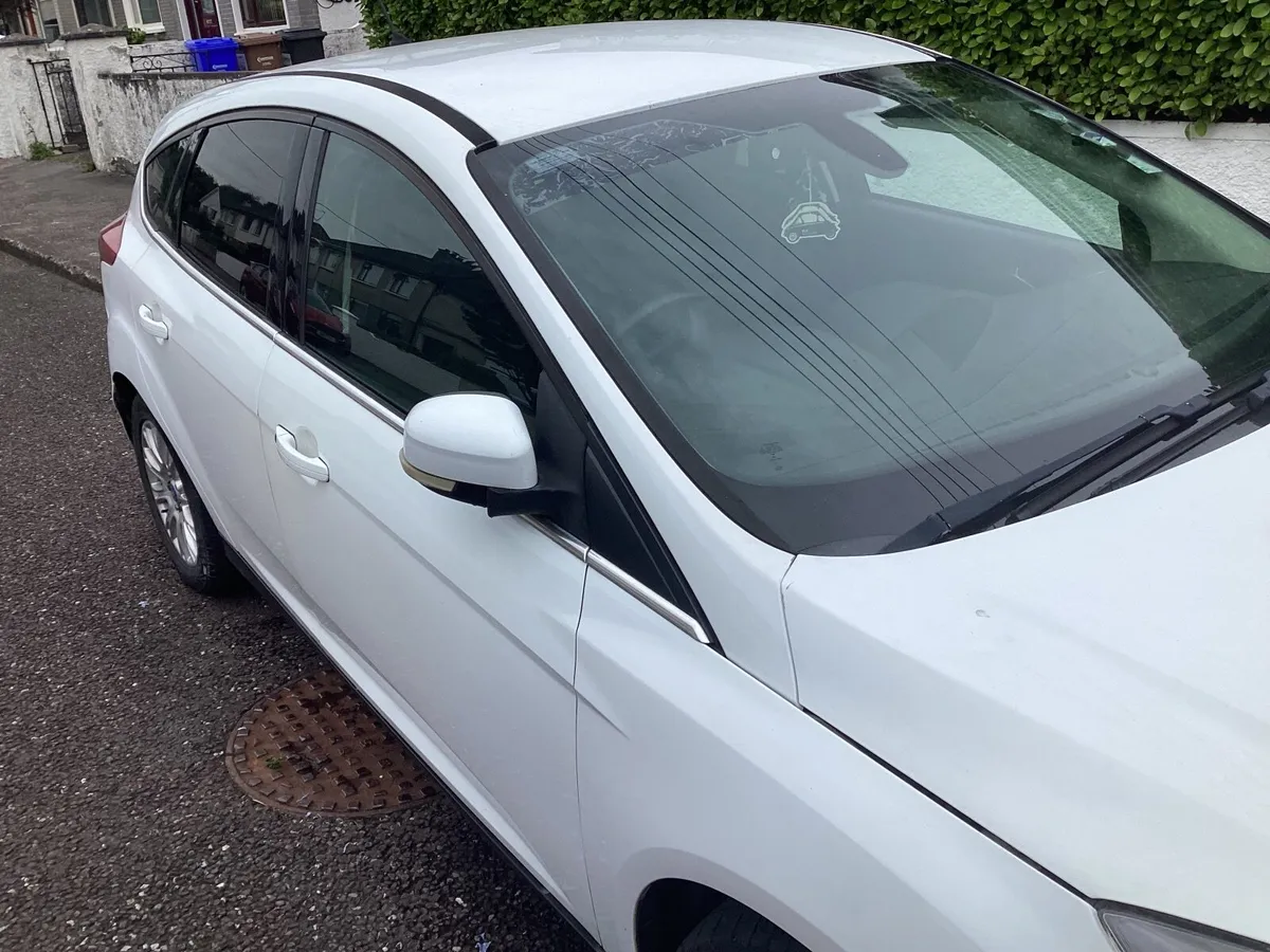 2011 Ford Focus Titanium - Image 2