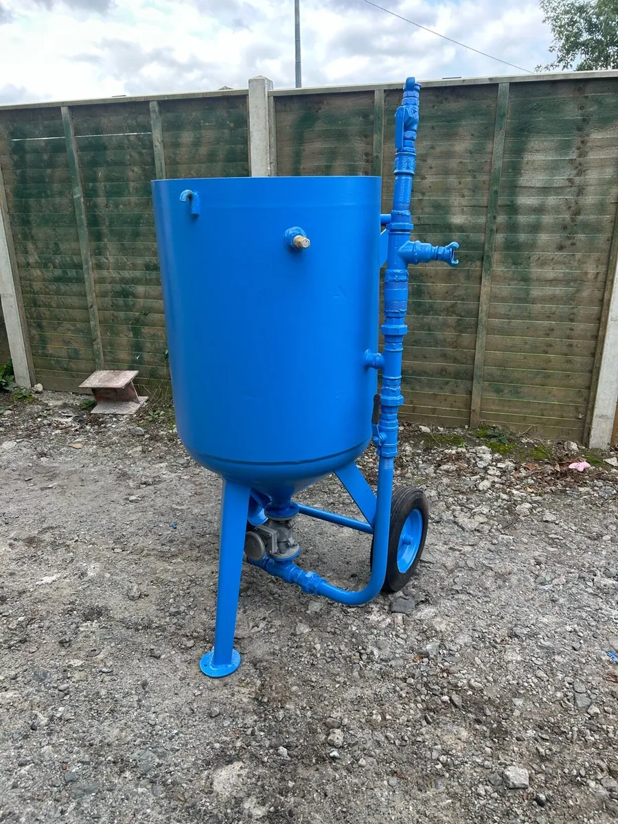 Sandblasting pot 200L - Image 1