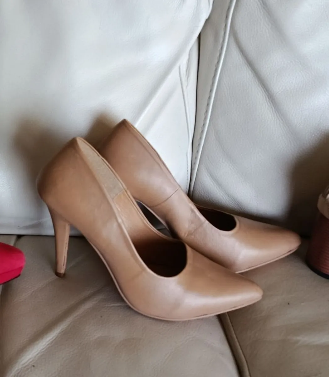 Nude Stiletto Heels Sz 40