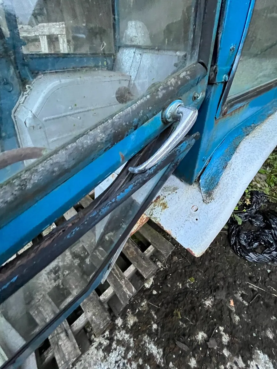 Ford 3600 Fritzmeier Cab - Image 3