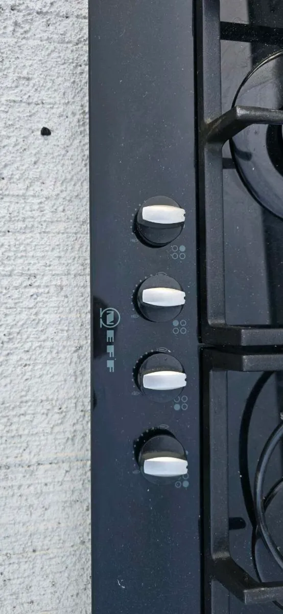 Neff  gas  4 ring gas hob - Image 2