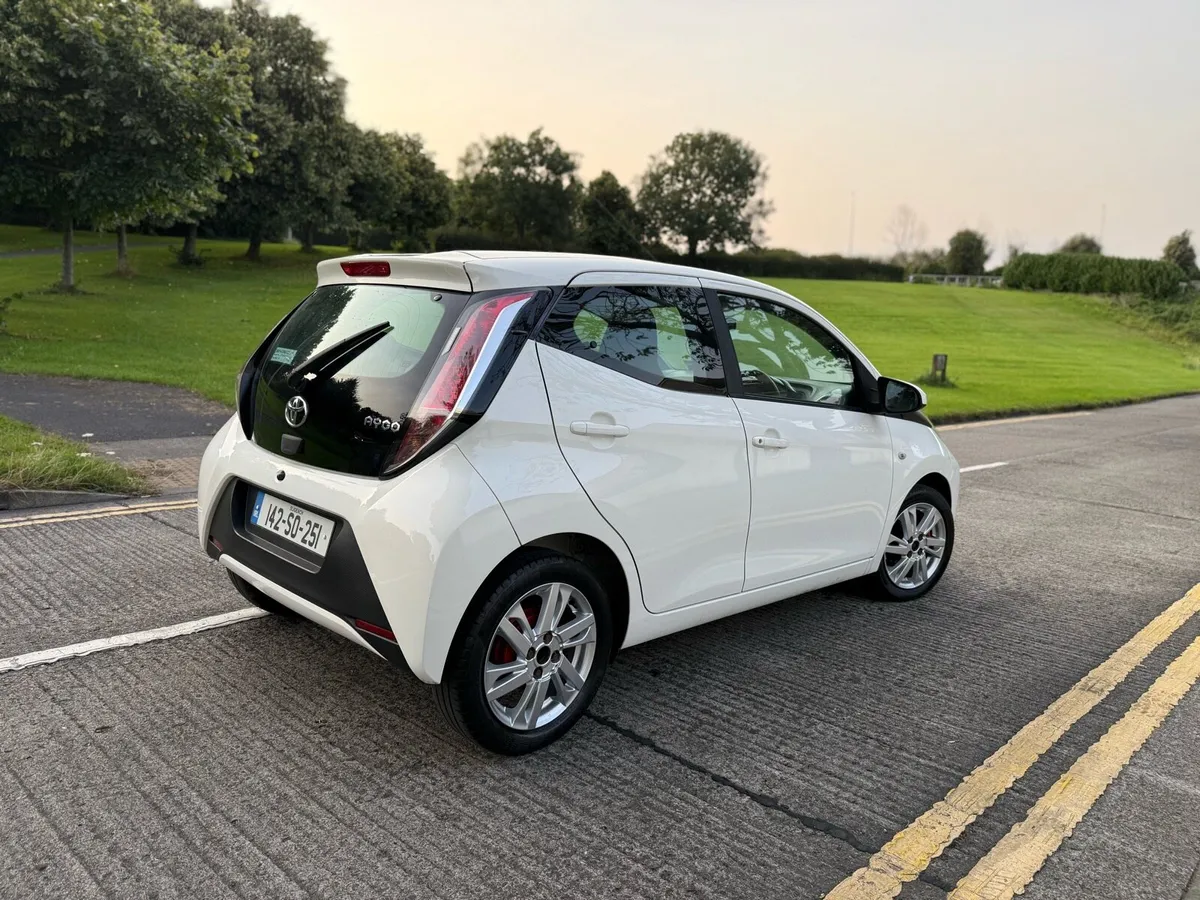 Toyota Aygo 1.0 VVT-I TSS X-PLAY 5DR 71BHP - Image 2