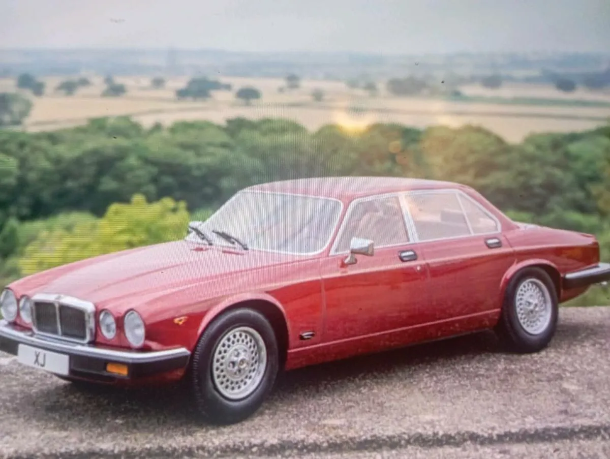 MCG 1-18 JAGUAR XJ SERIES III RED 1979 DIE-CAST - Image 2