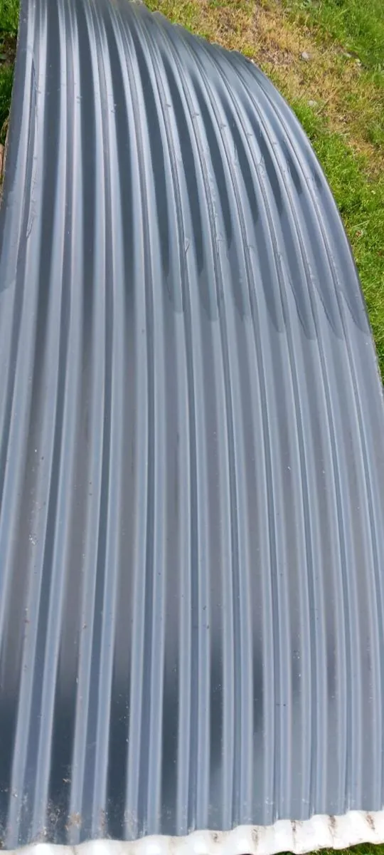 Round corrugated iron. - Image 1