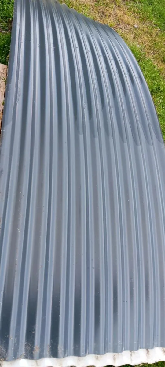 Round corrugated iron. - Image 2